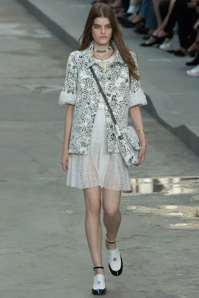 Look 48